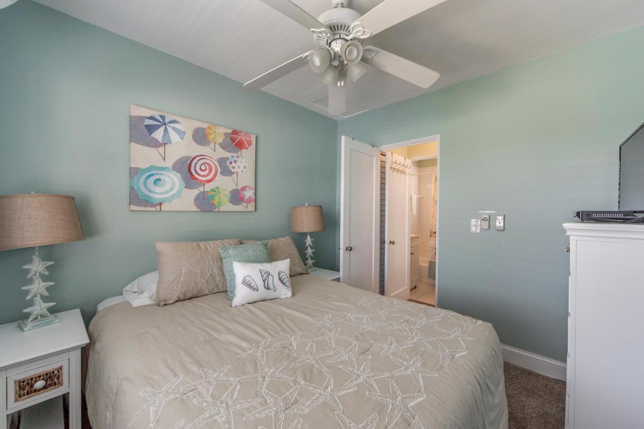 #212 Surf Song Resort St. Pete Beach Bagian luar foto
